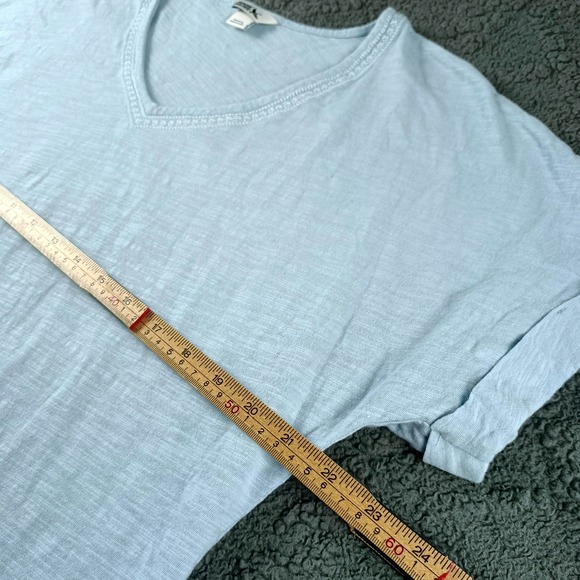 Eddie Bauer Women's Size L V-Neck T-Shirt Light Blue Cotton Slub Knit - Picture 4 of 8